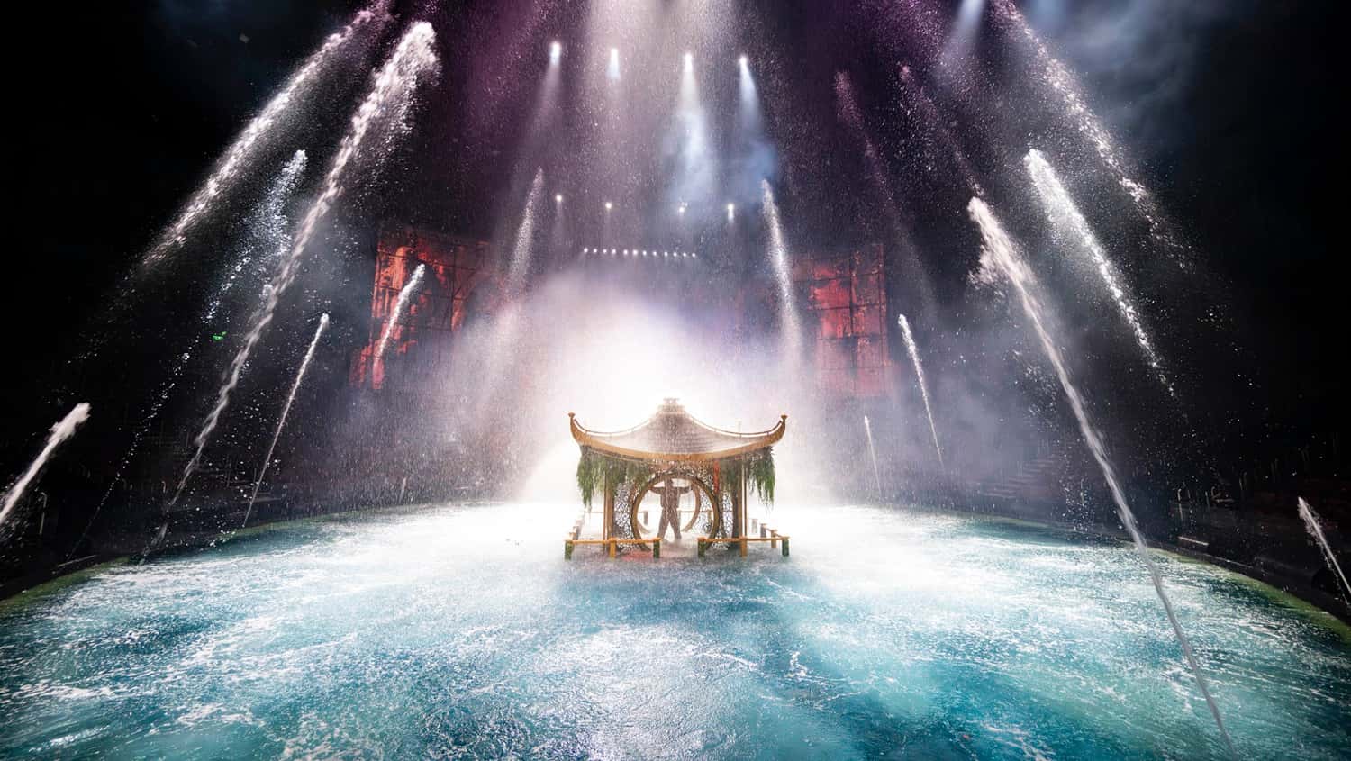 Watch The World’s Largest Water Show in Hong Kong Macau