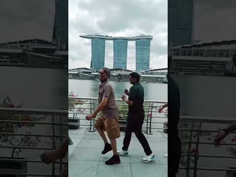 Hellooo Hellooo from SINGAPORE