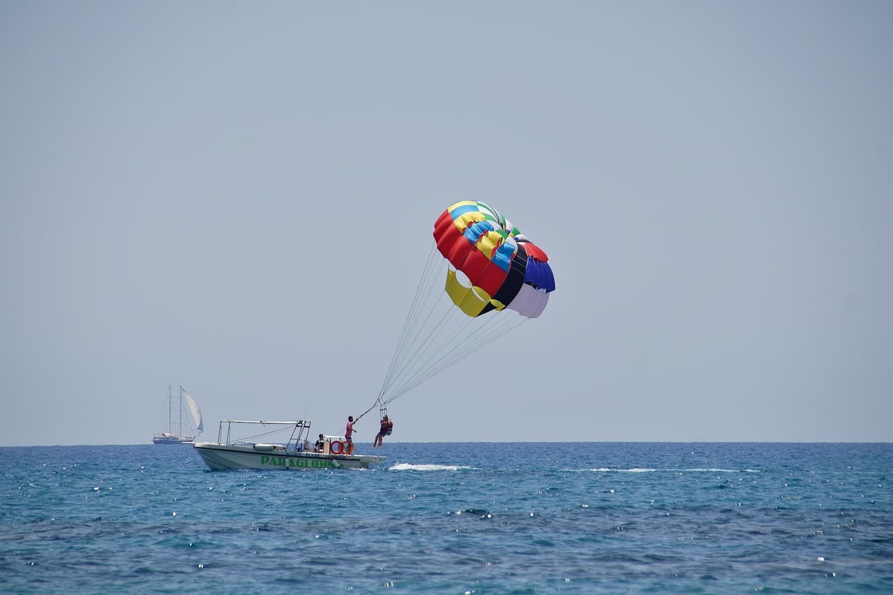 Parasailing 1