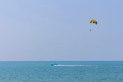 Try Parasailing At Calangute Beach In Goa