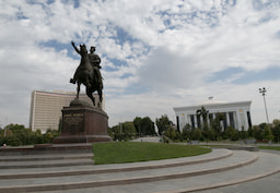 Amir Temur Square 