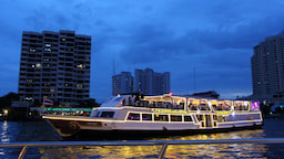 Chaophaya Dinner Cruise 1