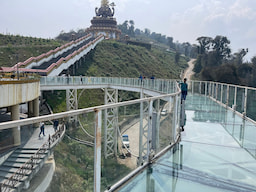 Chenrezig Statue & Skywalk