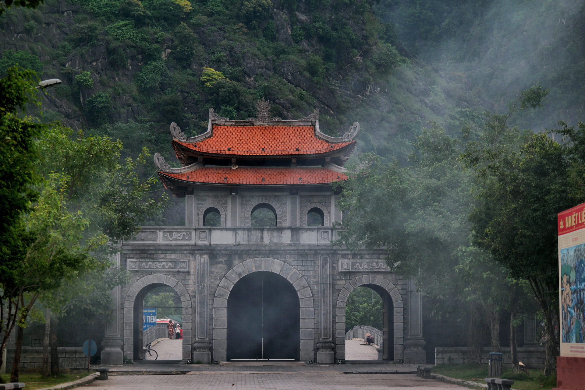 Dinh Bo Linh Temple 1