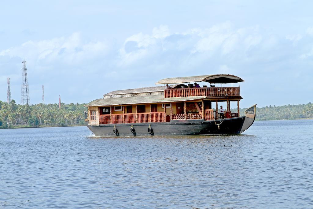 Half N Hour Sunset cruise on Vembanad Lake 