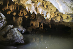 Mua Cave 1