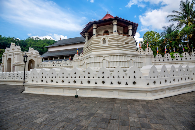 temple of the sacred tooth relic 001