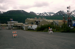 Photo stop at Trans Alaska Pipeline 1