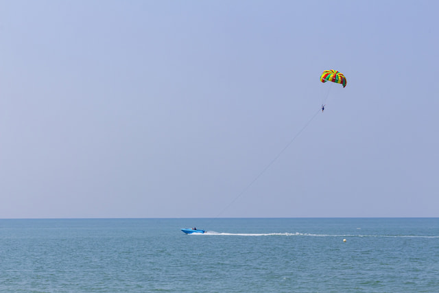Try Parasailing At Calangute Beach In Goa
