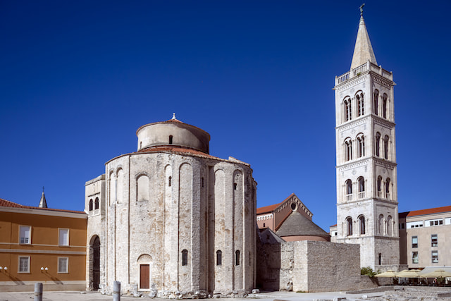 Roman Ruins Old Town Guided Walking Tour and Sea