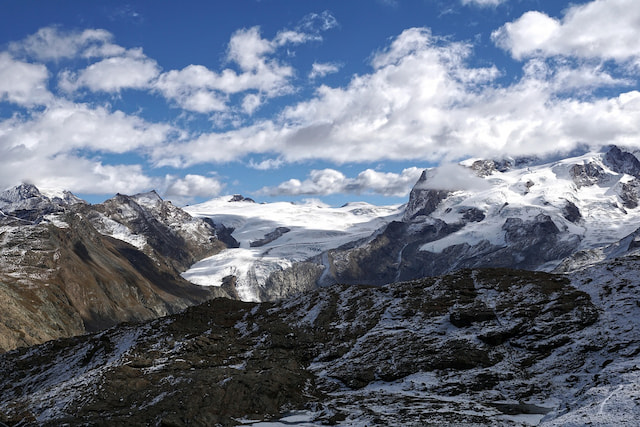 View of Thajiwas Glacier