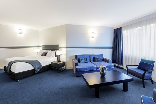 Deluxe King Room Ramada Diplomat Canberra