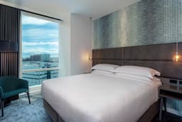 Four Points by Sheraton Auckland - Suite Room