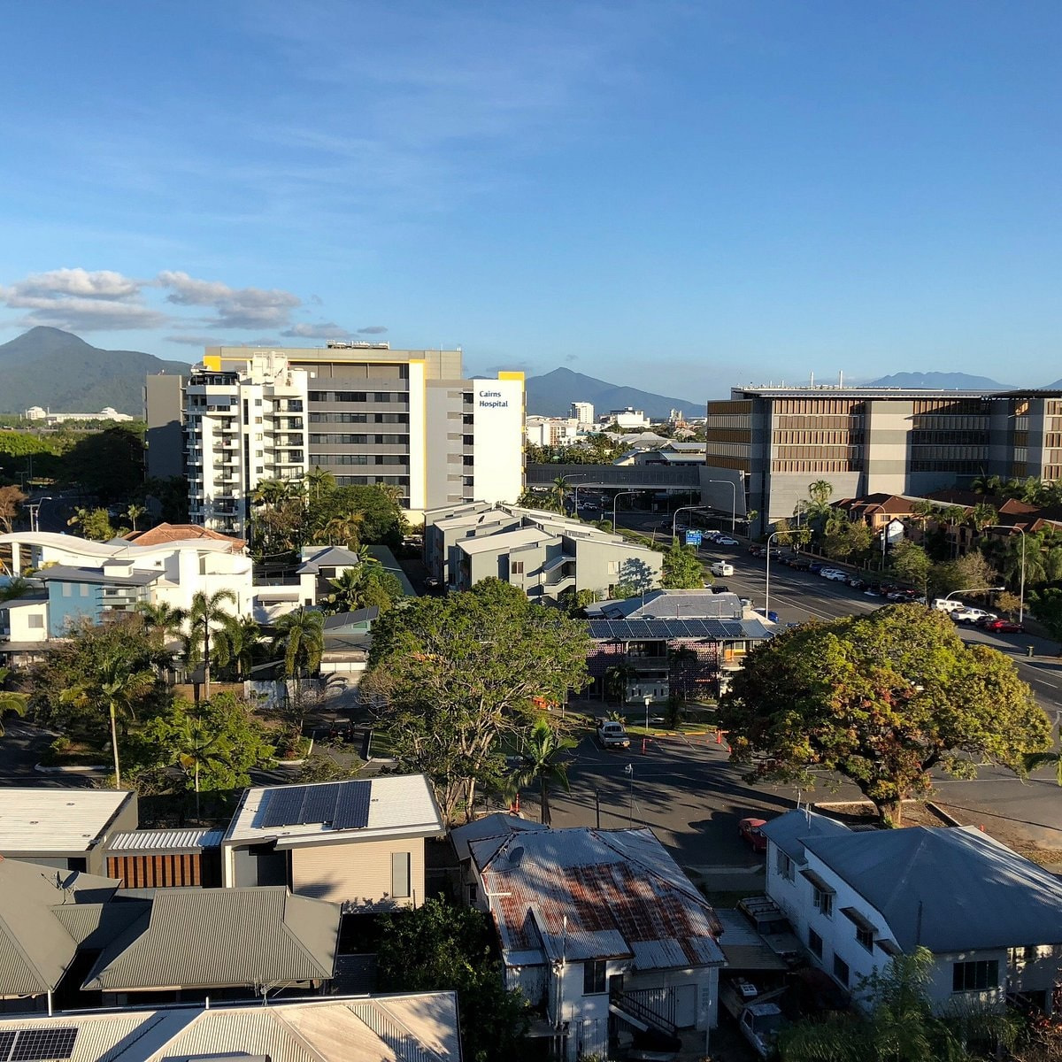 Holiday Inn Cairns Harbourside Over View