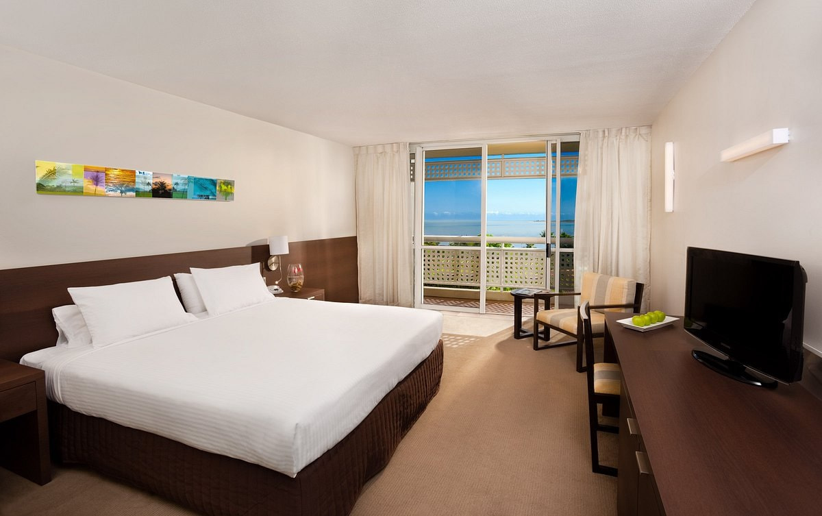 Holiday Inn Cairns Harbourside Standerd Room