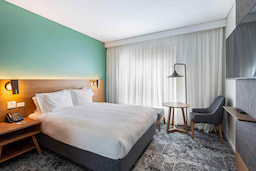 Holiday Inn Express & Suites Queenstown, an IHG Room