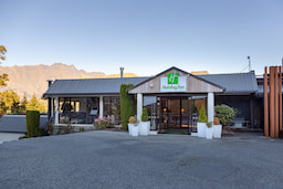 Holiday Inn Queenstown Frankton Road Exterior View