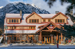 Banff Ptramigan Inn Exterior View