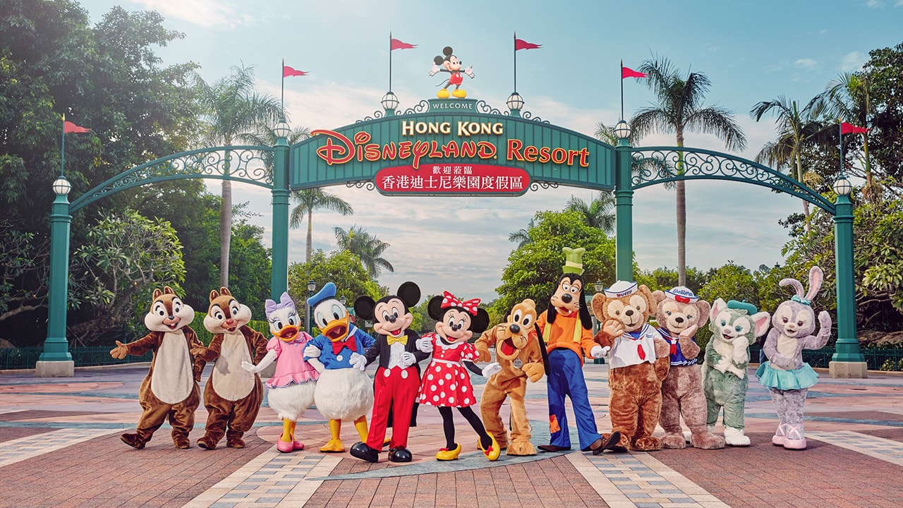 01 Day Hongkong Disneyland Entrance
