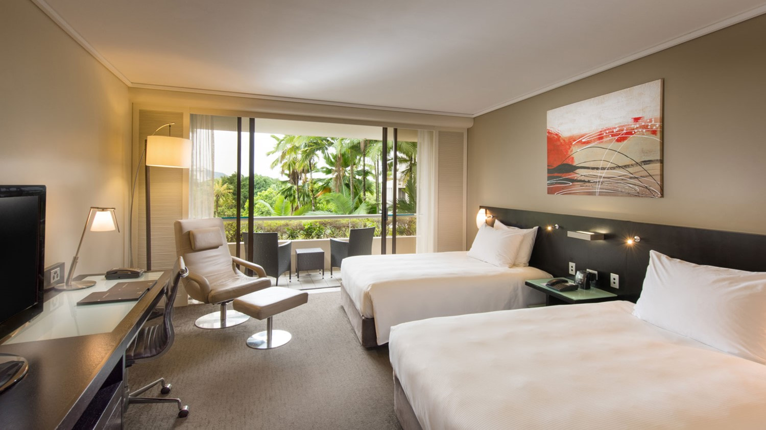 Double Tree by Hilton Cairns Room