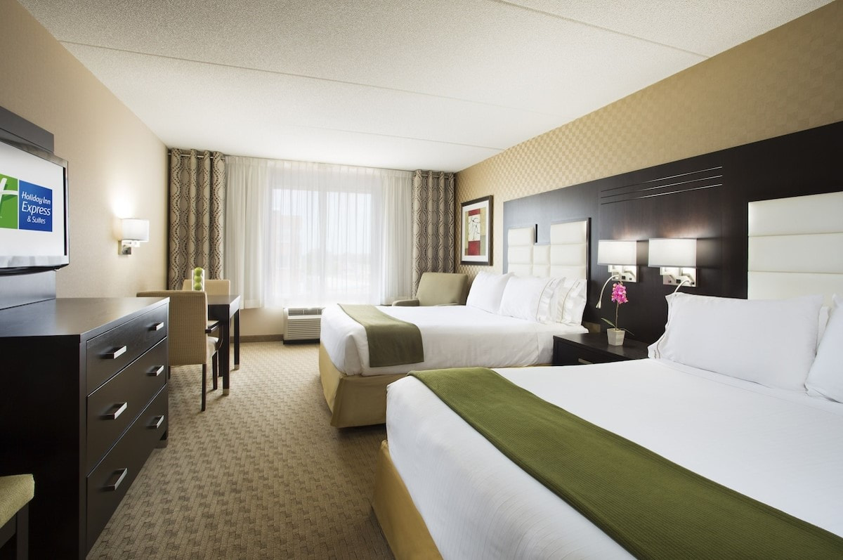 Holiday Inn Express & Suites Ottawa West