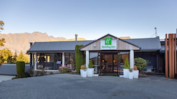 Holiday Inn Frankton Queenstown Exterior View