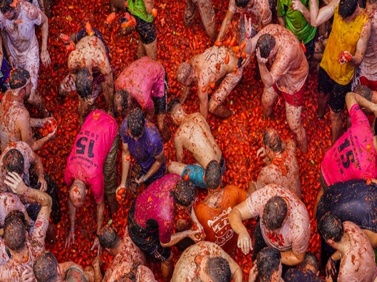 Be a part of Tomatina - 1