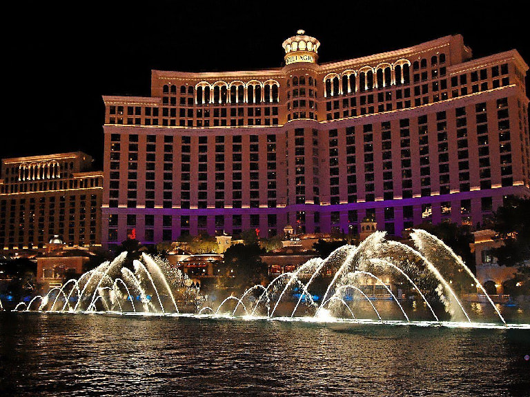 Soak in the beauty of the Bellagio fountains