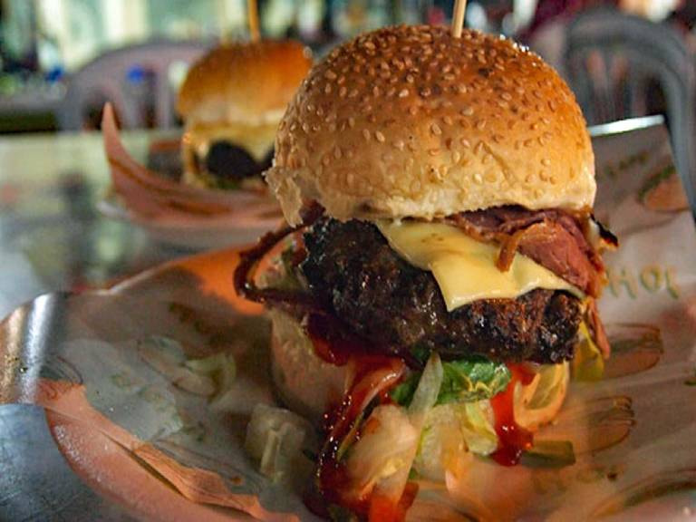 Binge Eat Kaw Kaw Burger - 1