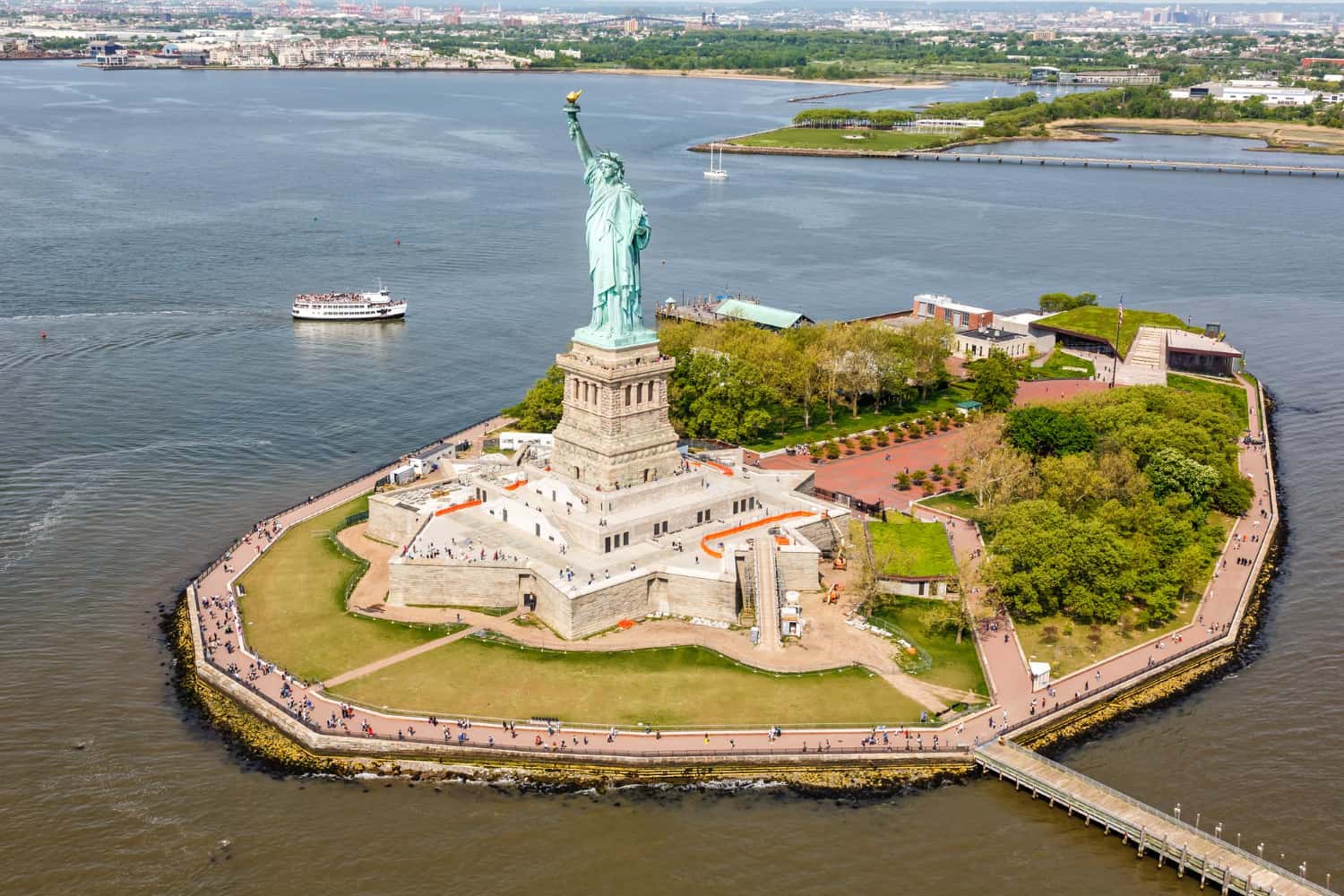 Circle Around Statue of Liberty tour in Florida Luxury Hotel Deals
