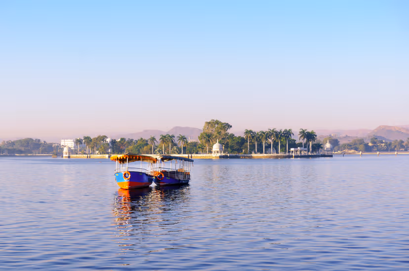 Enjoy Boating At Fateh Sagar Lake In Udaipur