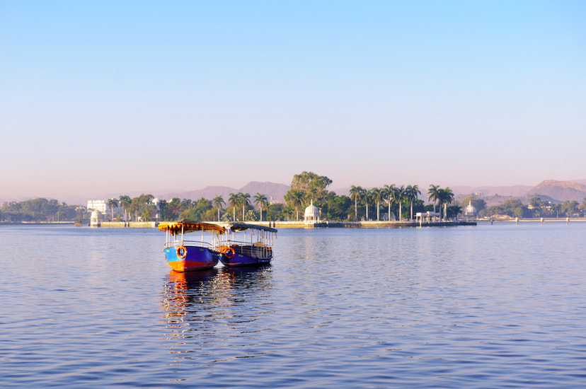 Enjoy Boating At Fateh Sagar Lake In Udaipur