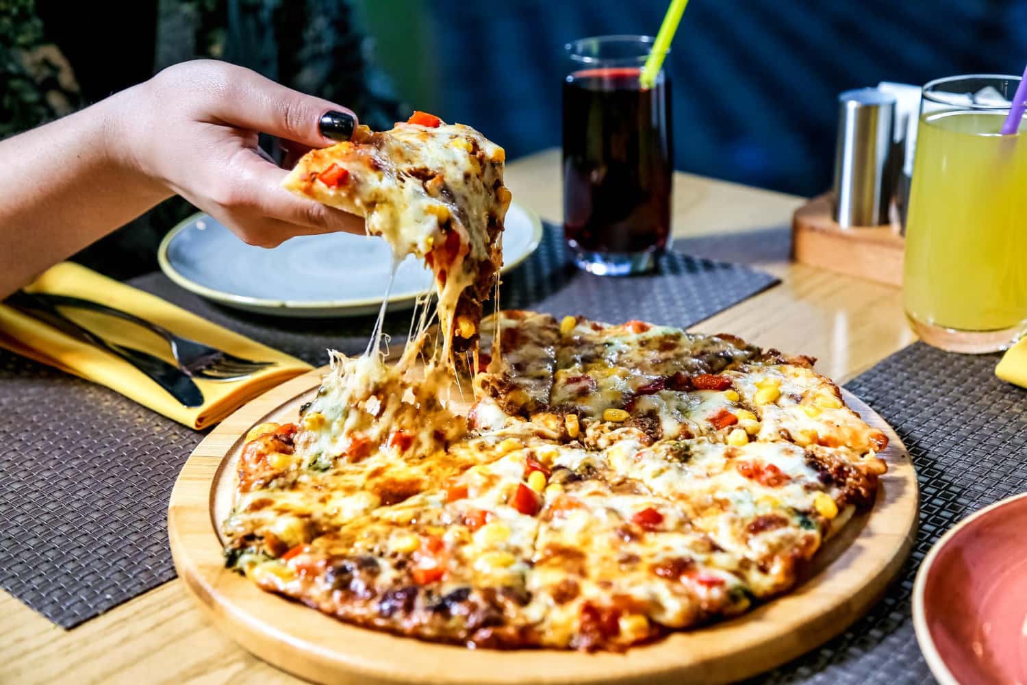 Enjoy some local Chicago Southside Pizza in Florida Luxury Hotel Deals