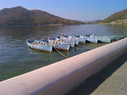 Go speed boating at Fatehsagar lake