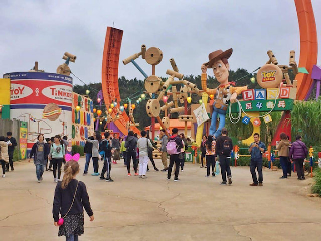 Hit The Rides At Hong Kong Disneyland - 1