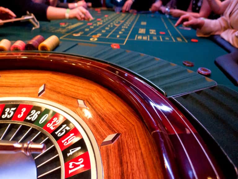 Hit the Casinos in Sri Lanka Luxury Hotel Deals
