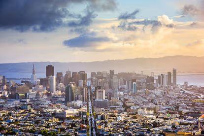 Lift on a helicopter and praise San Francisco view
