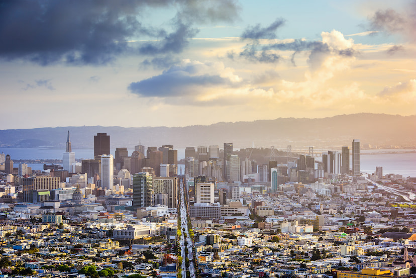 Lift on a helicopter and praise San Francisco view