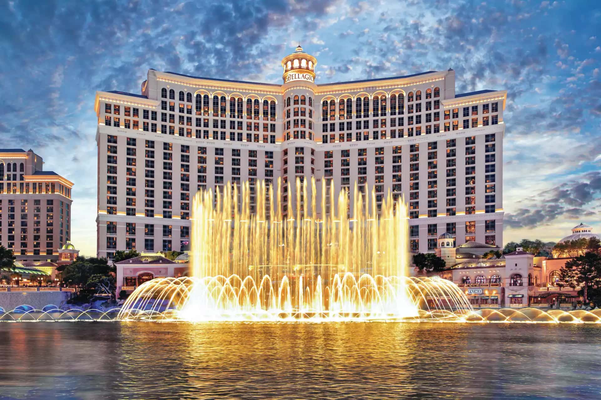 Soak in the beauty of the Bellagio fountains in Florida Luxury Hotel Deals