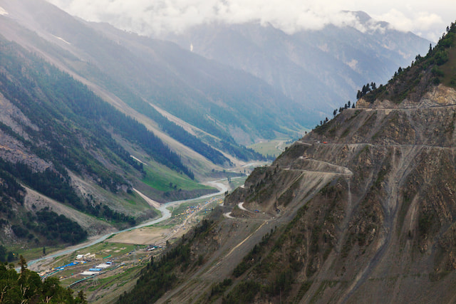 Thrill yourself by driving at the Zoji-La Pass