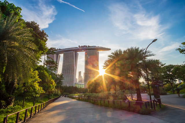 Watch the Sunset at Marina Bay Sands Boardwalk