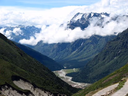 Yumthang Valley - Sikkim's Valley Of Flowers