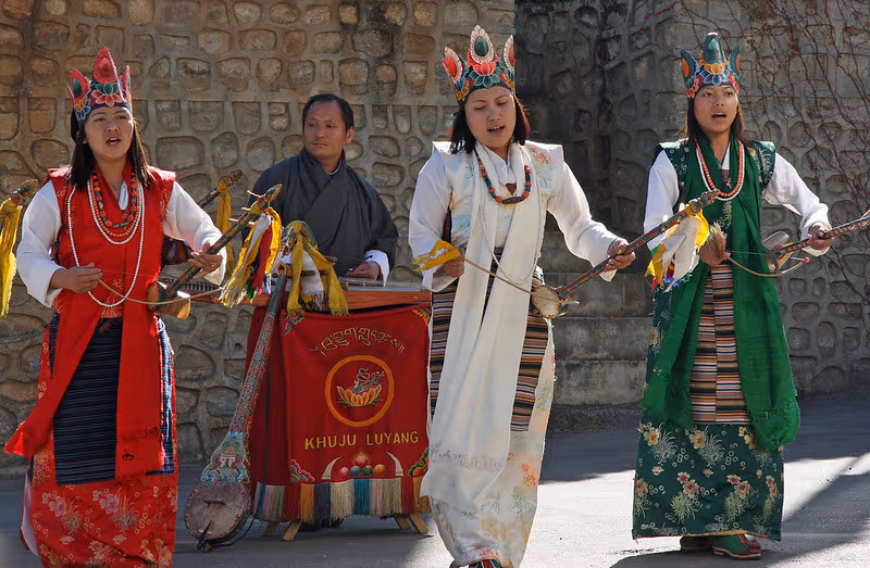Enjoy A Live Performance Of Khuju Luyang