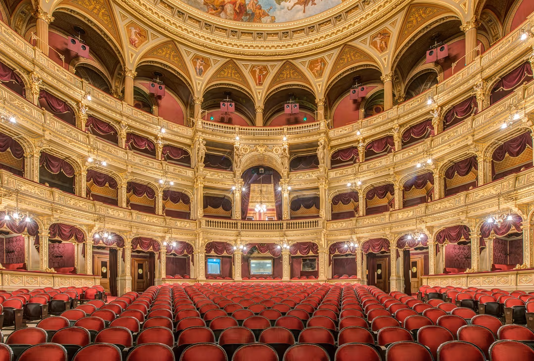 Experience the Lyric Opera