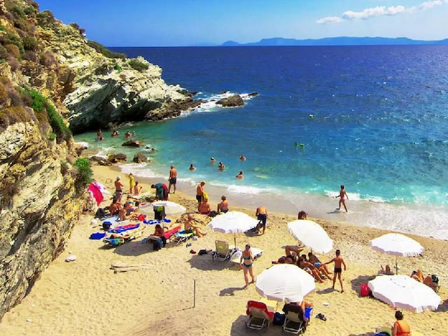 Get serious Mamma Mia vibes 1