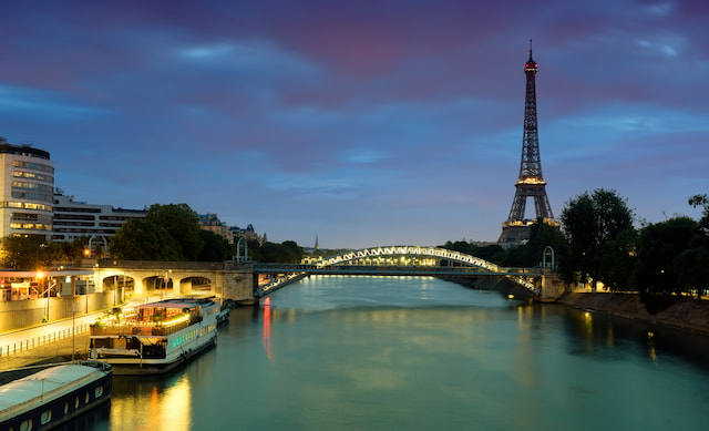 Paris illumination cruise