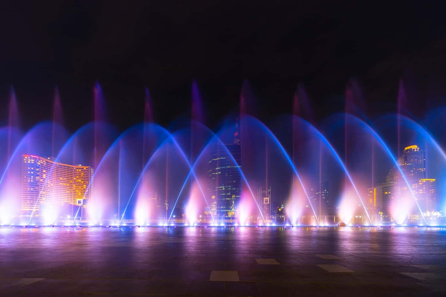 Soak in the beauty of the Bellagio fountains in America Cruise