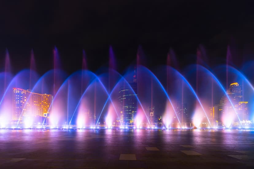 Soak in the beauty of the Bellagio fountains