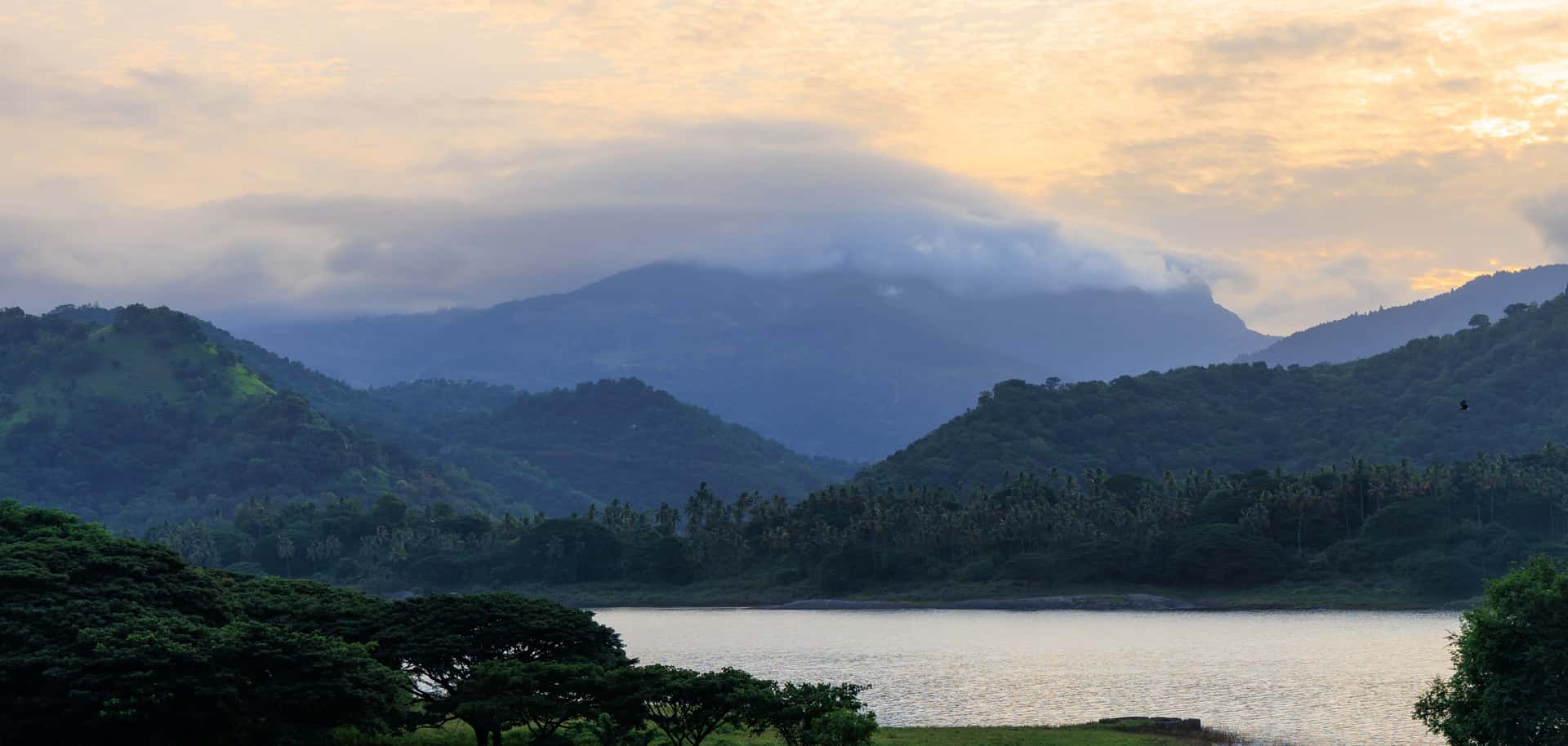 Enjoy a Boat Ride at Beira Lake in Sri Lanka Luxury Hotel Deals