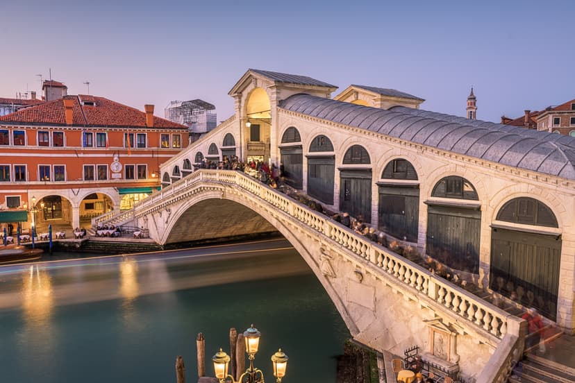 Stroll Around Venice Oldest Rialto Bridge